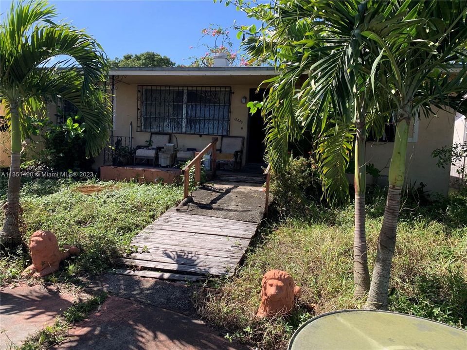 Recently Sold: $325,000 (3 beds, 2 baths, 1320 Square Feet)