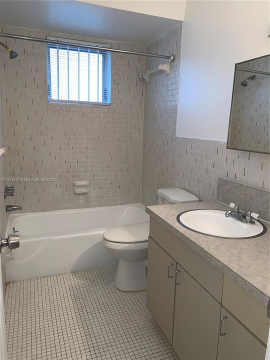 Recently Rented: $1,400 (1 beds, 1 baths, 650 Square Feet)