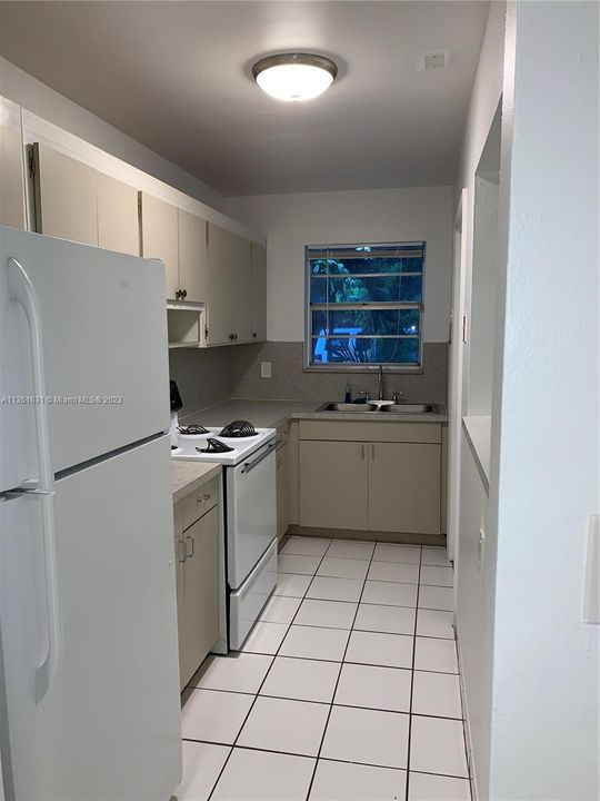 Recently Rented: $1,400 (1 beds, 1 baths, 650 Square Feet)