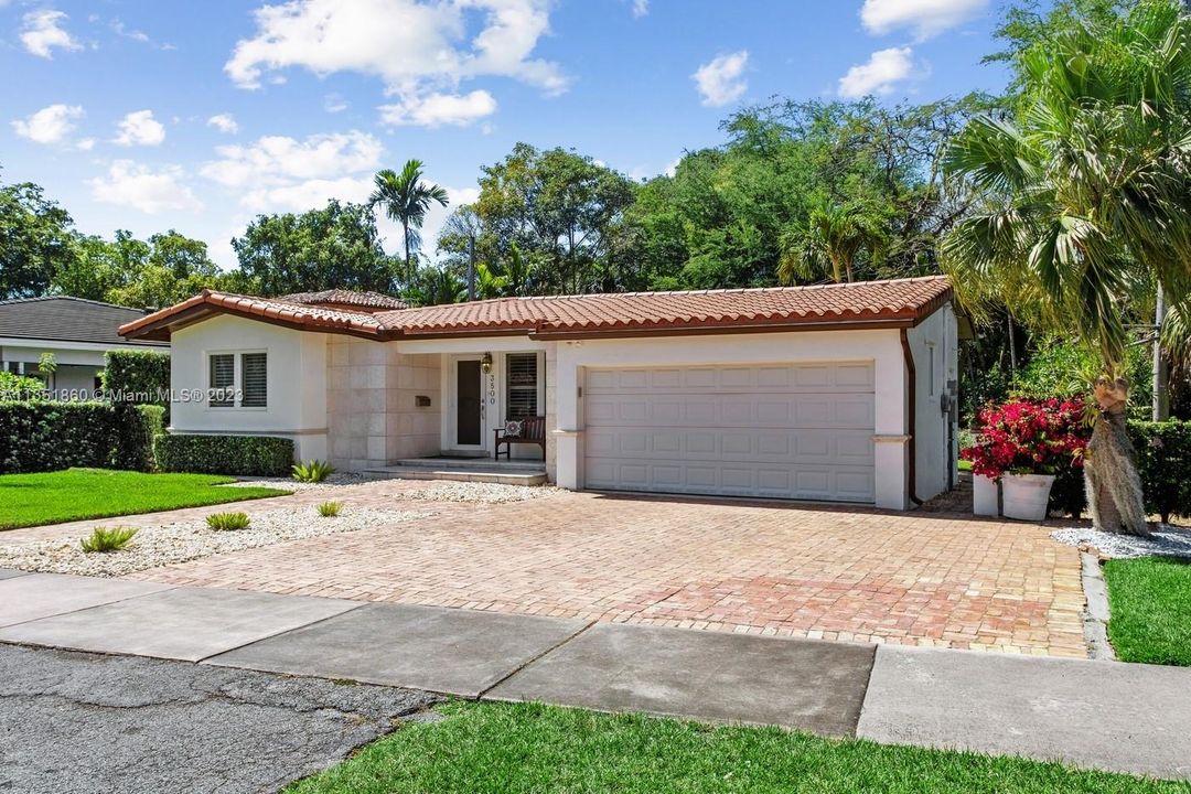 Recently Sold: $1,350,000 (3 beds, 2 baths, 1549 Square Feet)
