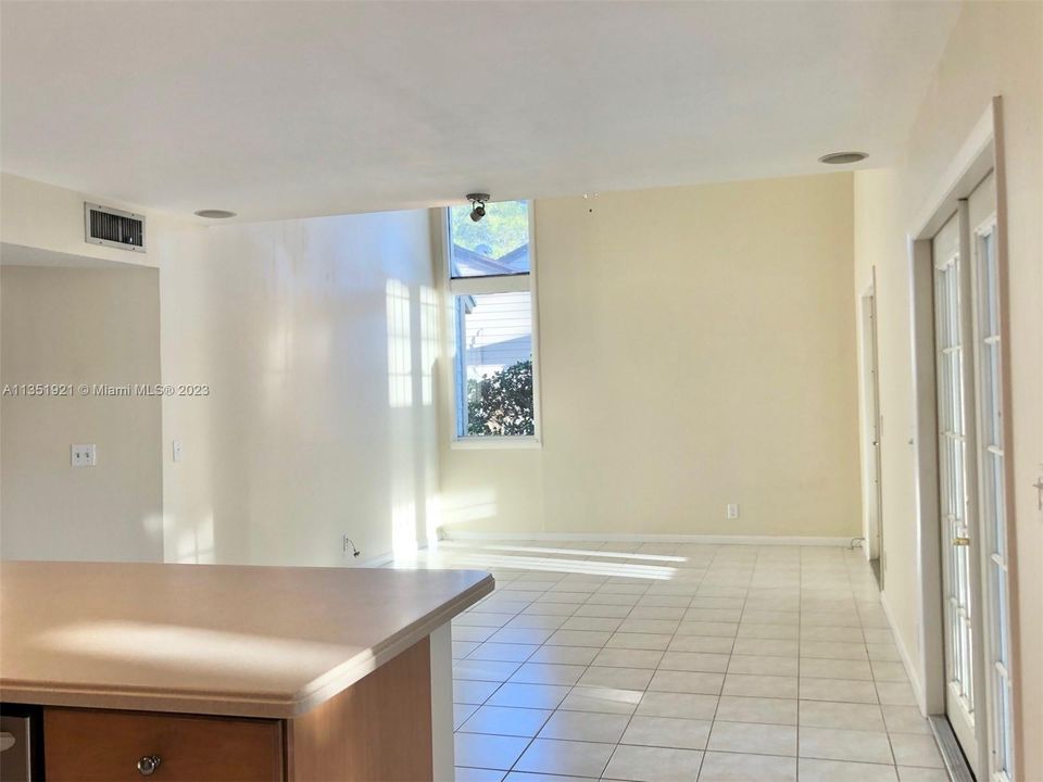 Recently Rented: $4,000 (4 beds, 2 baths, 1881 Square Feet)