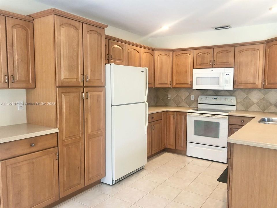 Recently Rented: $4,000 (4 beds, 2 baths, 1881 Square Feet)