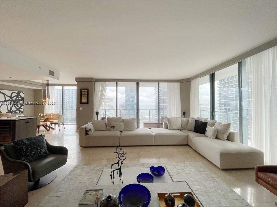 最近售出: $3,200,000 (4 贝兹, 3 浴室, 2997 平方英尺)