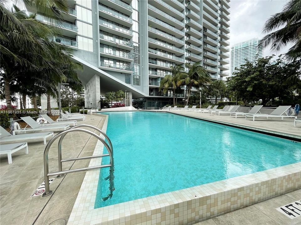 最近售出: $3,200,000 (4 贝兹, 3 浴室, 2997 平方英尺)