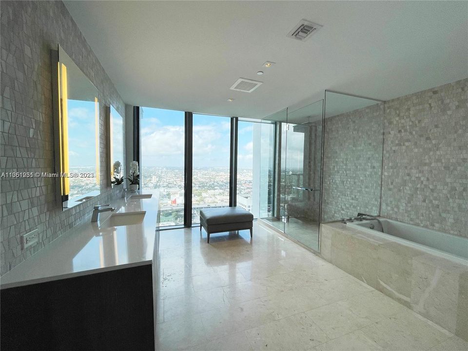 最近售出: $3,200,000 (4 贝兹, 3 浴室, 2997 平方英尺)