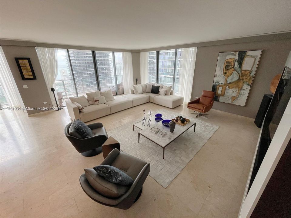 最近售出: $3,200,000 (4 贝兹, 3 浴室, 2997 平方英尺)