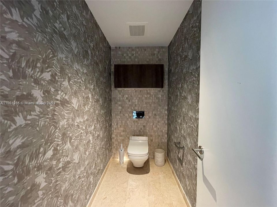 最近售出: $3,200,000 (4 贝兹, 3 浴室, 2997 平方英尺)