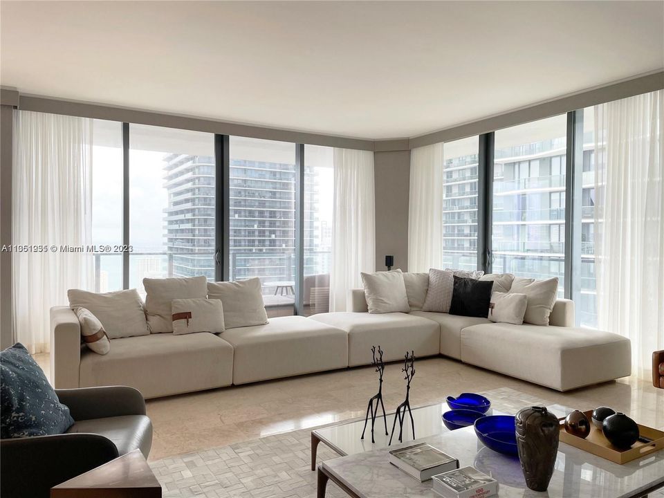 最近售出: $3,200,000 (4 贝兹, 3 浴室, 2997 平方英尺)