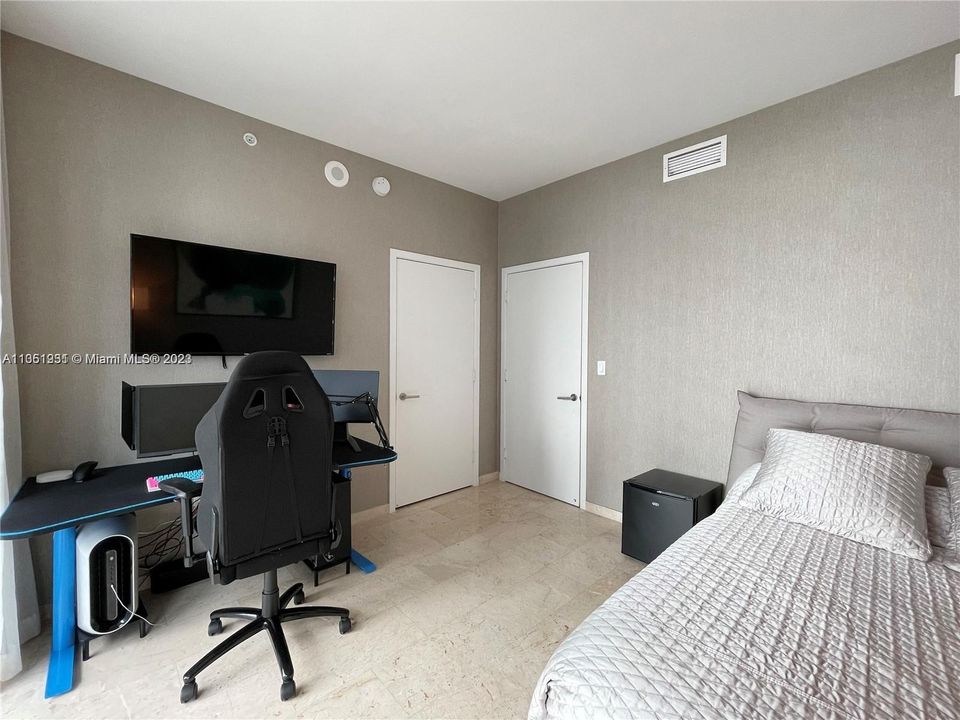 最近售出: $3,200,000 (4 贝兹, 3 浴室, 2997 平方英尺)