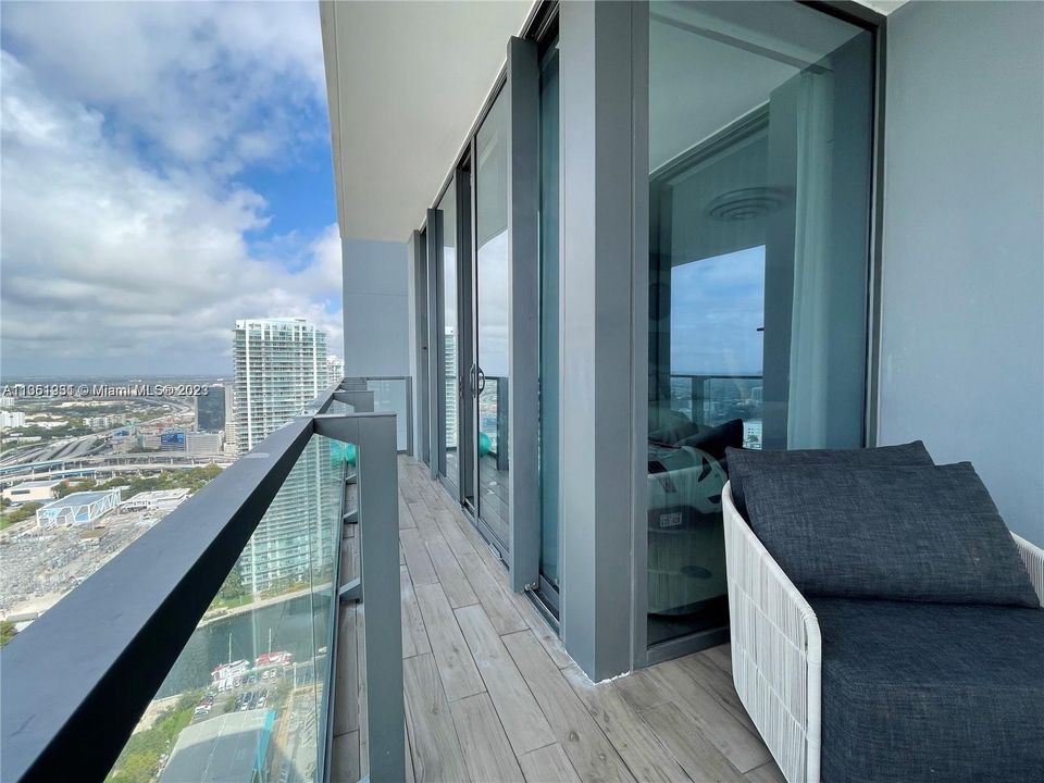 最近售出: $3,200,000 (4 贝兹, 3 浴室, 2997 平方英尺)