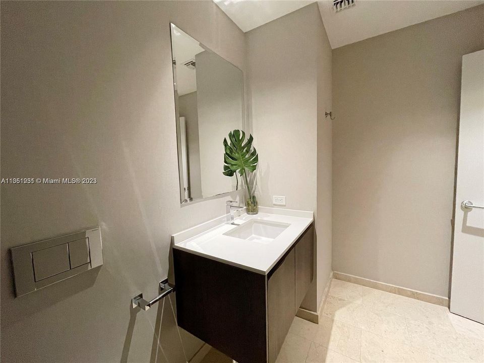 最近售出: $3,200,000 (4 贝兹, 3 浴室, 2997 平方英尺)