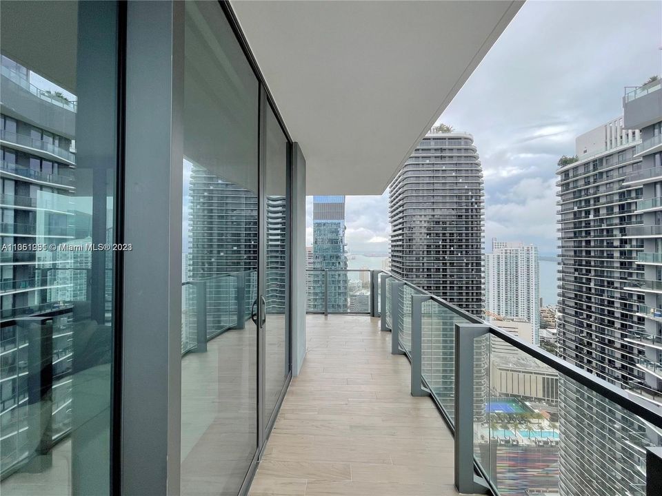 最近售出: $3,200,000 (4 贝兹, 3 浴室, 2997 平方英尺)