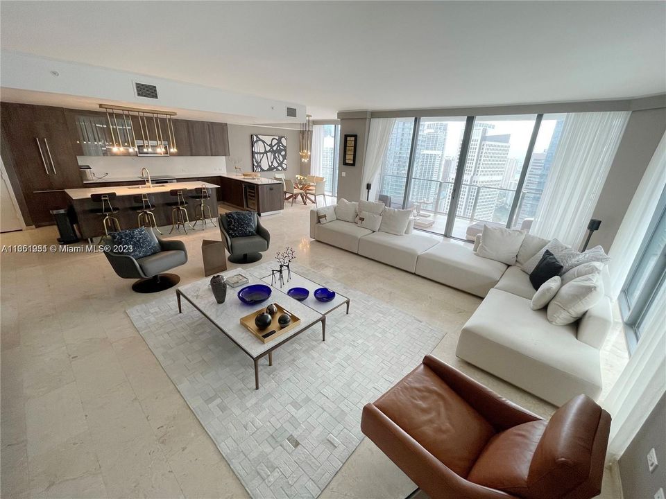 最近售出: $3,200,000 (4 贝兹, 3 浴室, 2997 平方英尺)