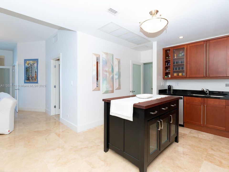 Recently Sold: $2,200,000 (2 beds, 2 baths, 1230 Square Feet)