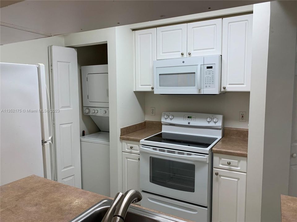 For Rent: $2,450 (1 beds, 1 baths, 673 Square Feet)