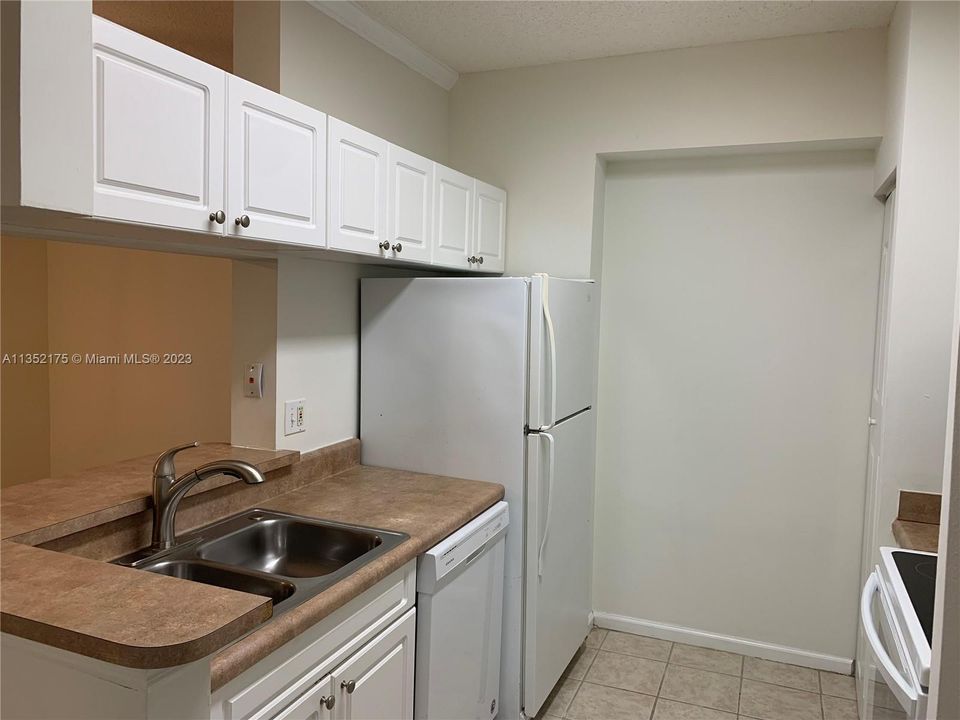 Recently Rented: $2,450 (1 beds, 1 baths, 673 Square Feet)