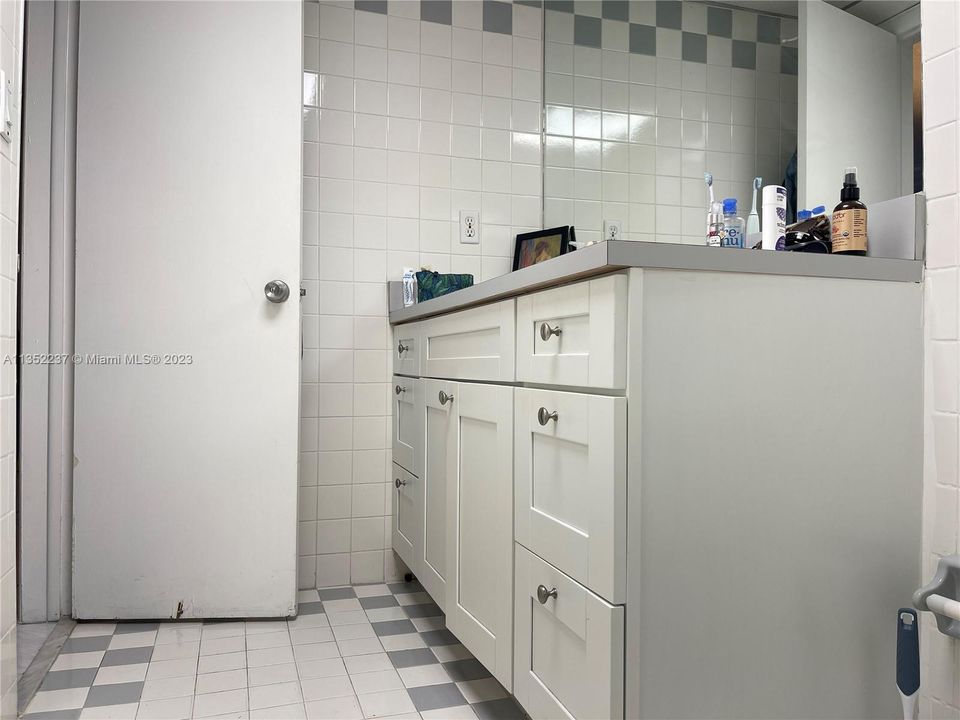 最近租的: $2,400 (2 贝兹, 1 浴室, 759 平方英尺)
