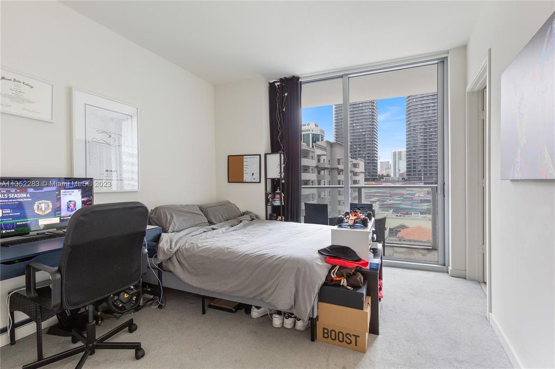 Recently Sold: $625,000 (2 beds, 2 baths, 910 Square Feet)