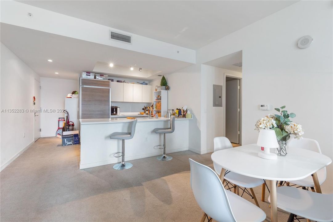 Recently Sold: $625,000 (2 beds, 2 baths, 910 Square Feet)