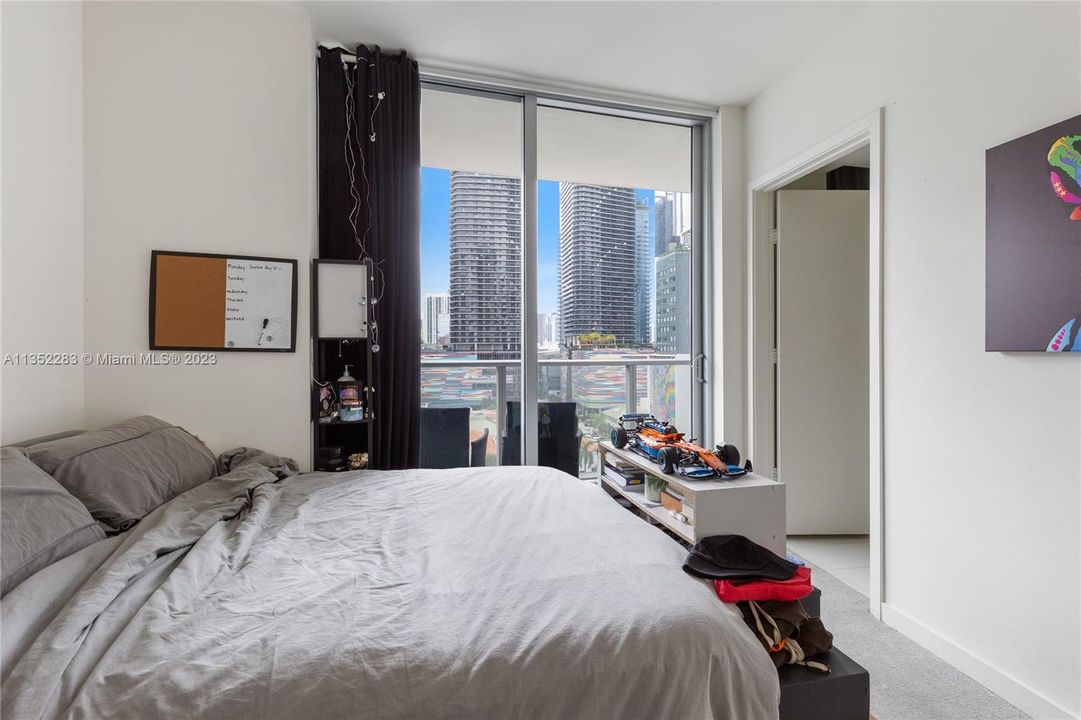 Recently Sold: $625,000 (2 beds, 2 baths, 910 Square Feet)