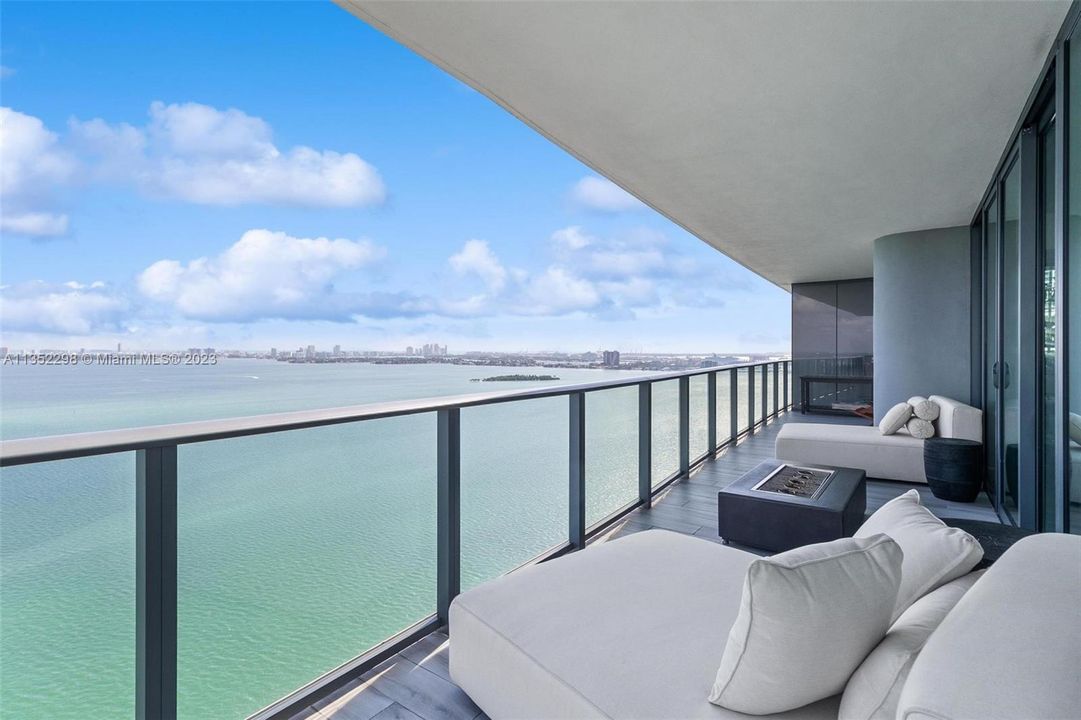 Recently Sold: $1,920,000 (3 beds, 3 baths, 1634 Square Feet)