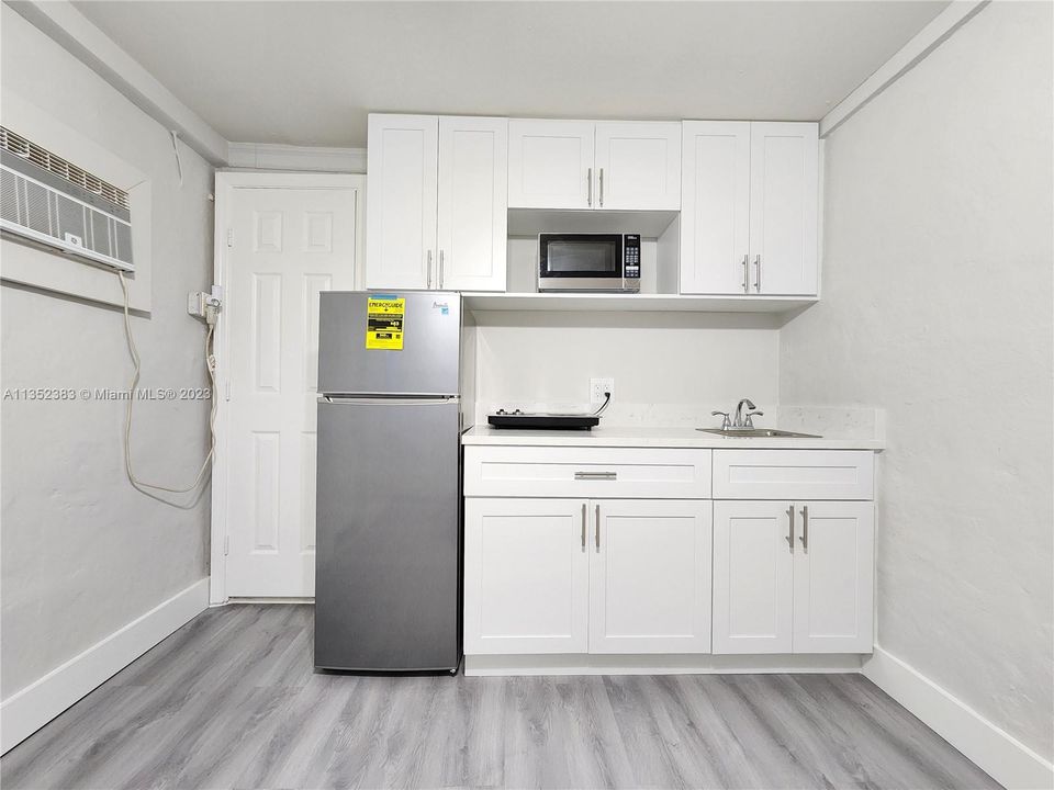 最近租的: $1,200 (0 贝兹, 1 浴室, 200 平方英尺)