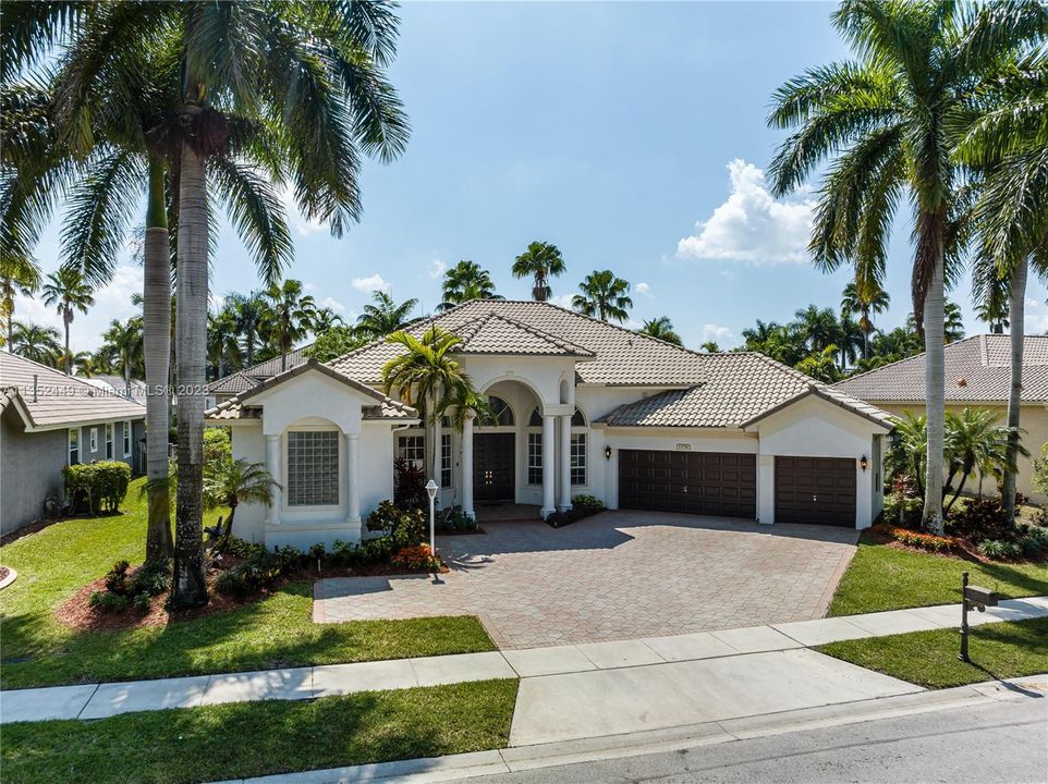 Recently Sold: $1,100,000 (5 beds, 3 baths, 3474 Square Feet)