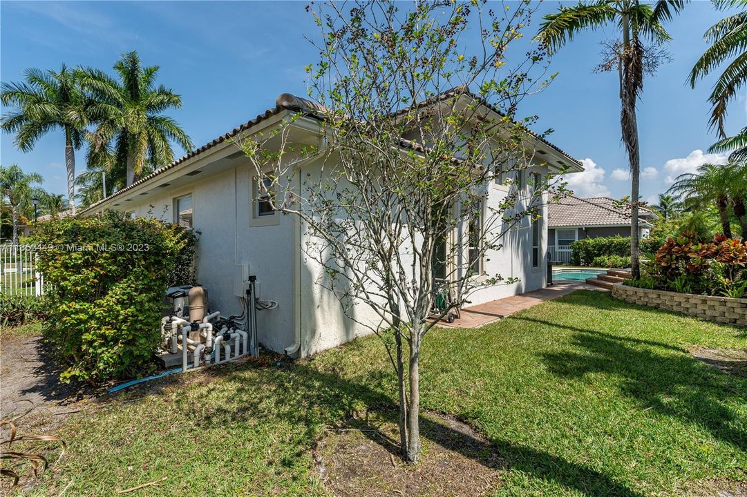 Recently Sold: $1,100,000 (5 beds, 3 baths, 3474 Square Feet)