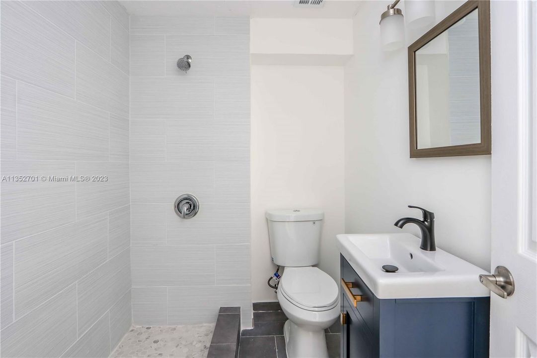 Недавно продано: $399,000 (3 спален, 2 ванн, 1368 Квадратных фут)