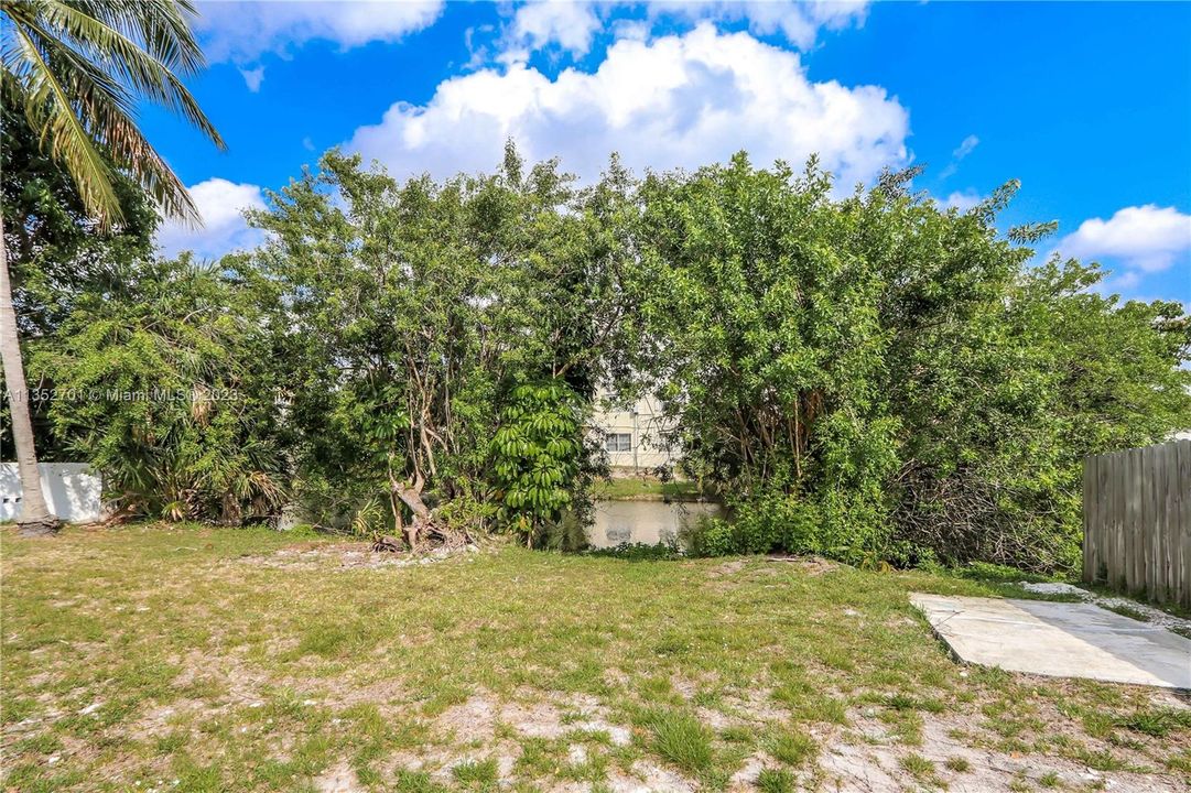 Недавно продано: $399,000 (3 спален, 2 ванн, 1368 Квадратных фут)