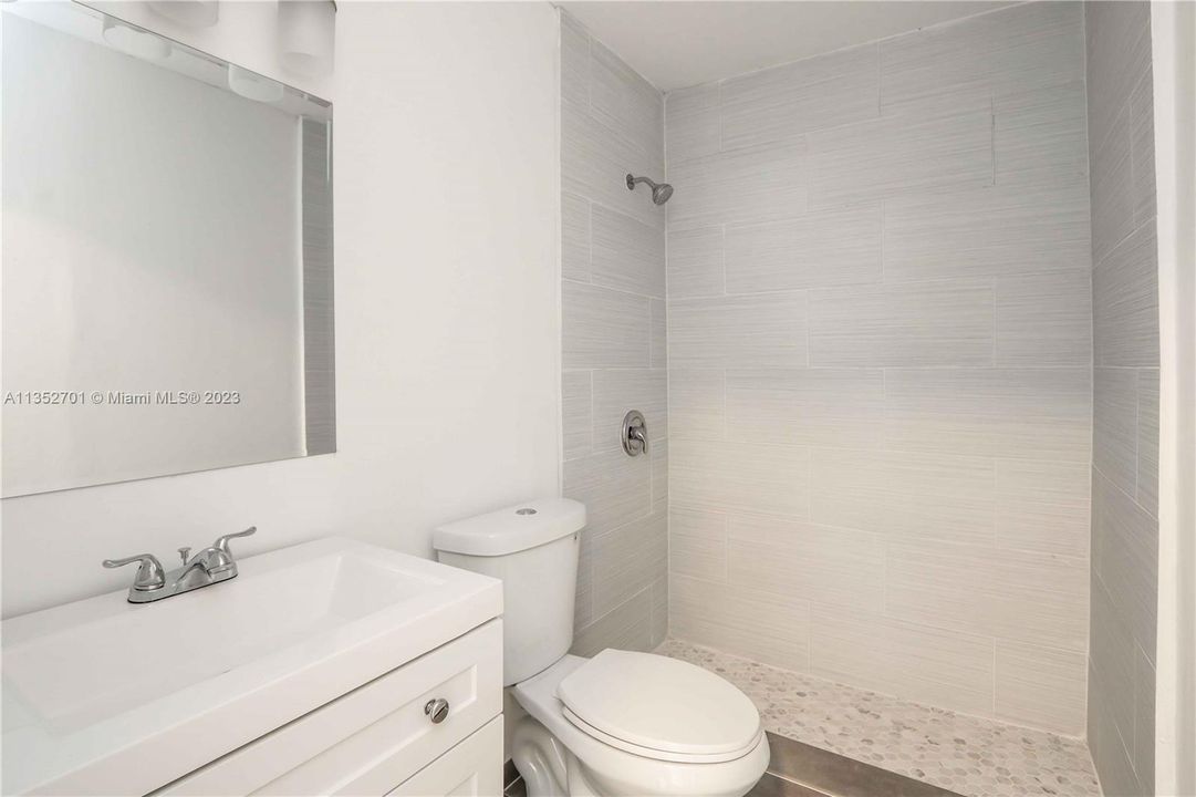 Недавно продано: $399,000 (3 спален, 2 ванн, 1368 Квадратных фут)