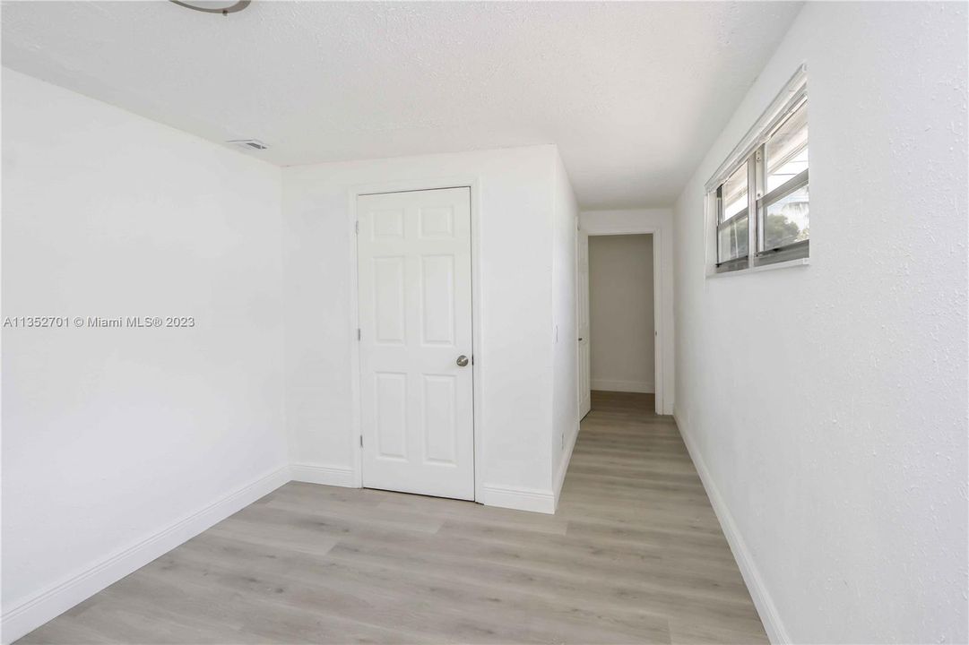 Недавно продано: $399,000 (3 спален, 2 ванн, 1368 Квадратных фут)