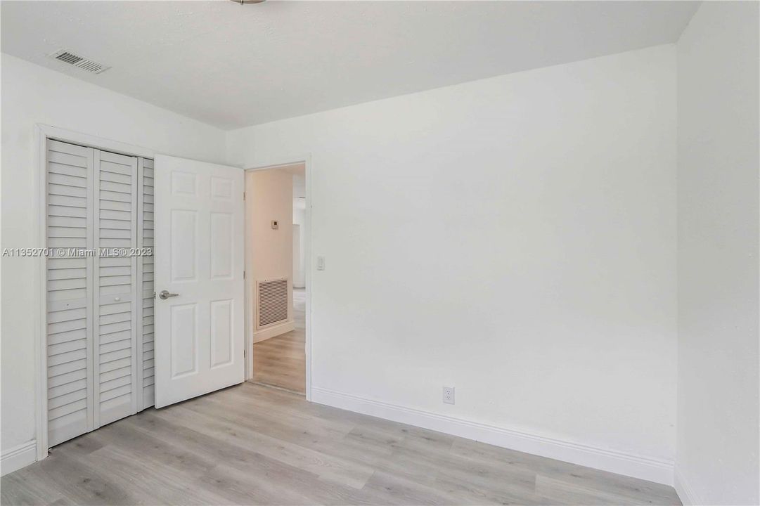 Недавно продано: $399,000 (3 спален, 2 ванн, 1368 Квадратных фут)