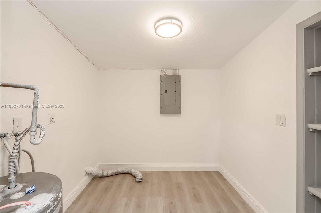 Недавно продано: $399,000 (3 спален, 2 ванн, 1368 Квадратных фут)