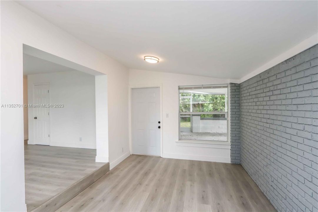 Недавно продано: $399,000 (3 спален, 2 ванн, 1368 Квадратных фут)