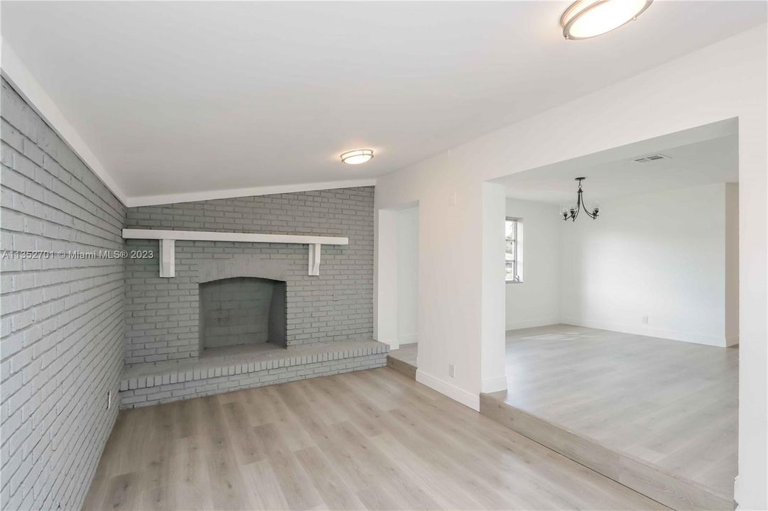 Недавно продано: $399,000 (3 спален, 2 ванн, 1368 Квадратных фут)