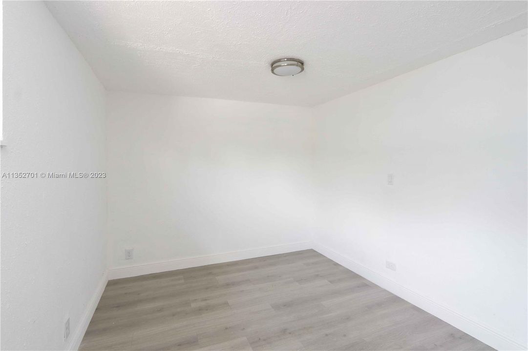 Недавно продано: $399,000 (3 спален, 2 ванн, 1368 Квадратных фут)