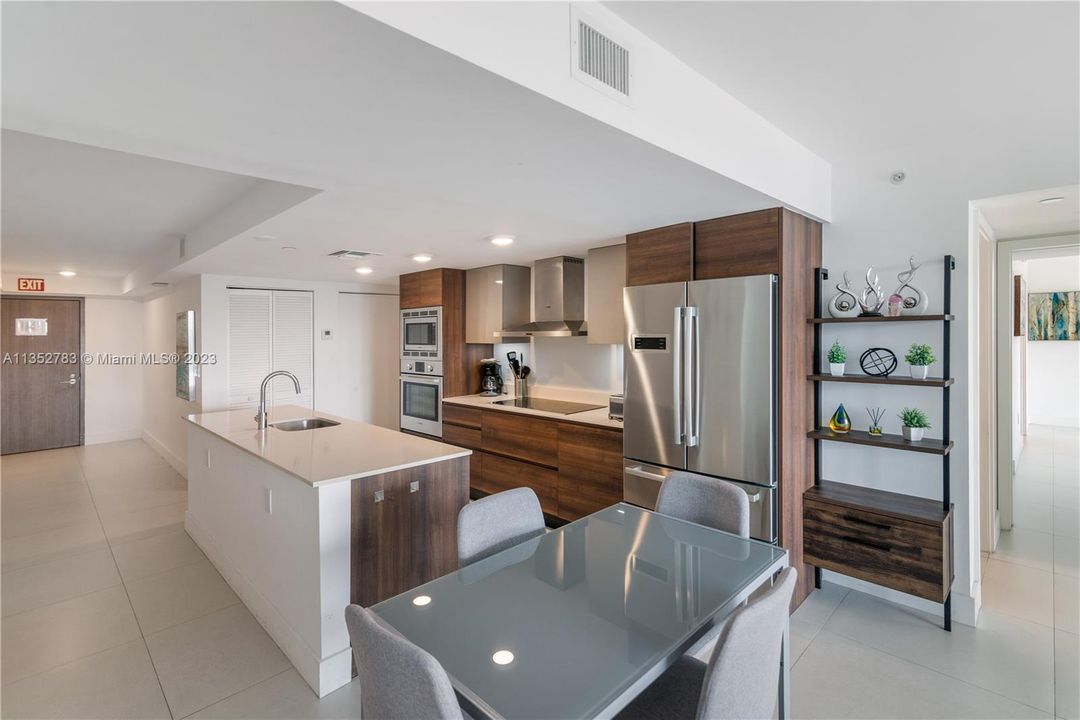 Recently Sold: $1,079,000 (2 beds, 2 baths, 1303 Square Feet)