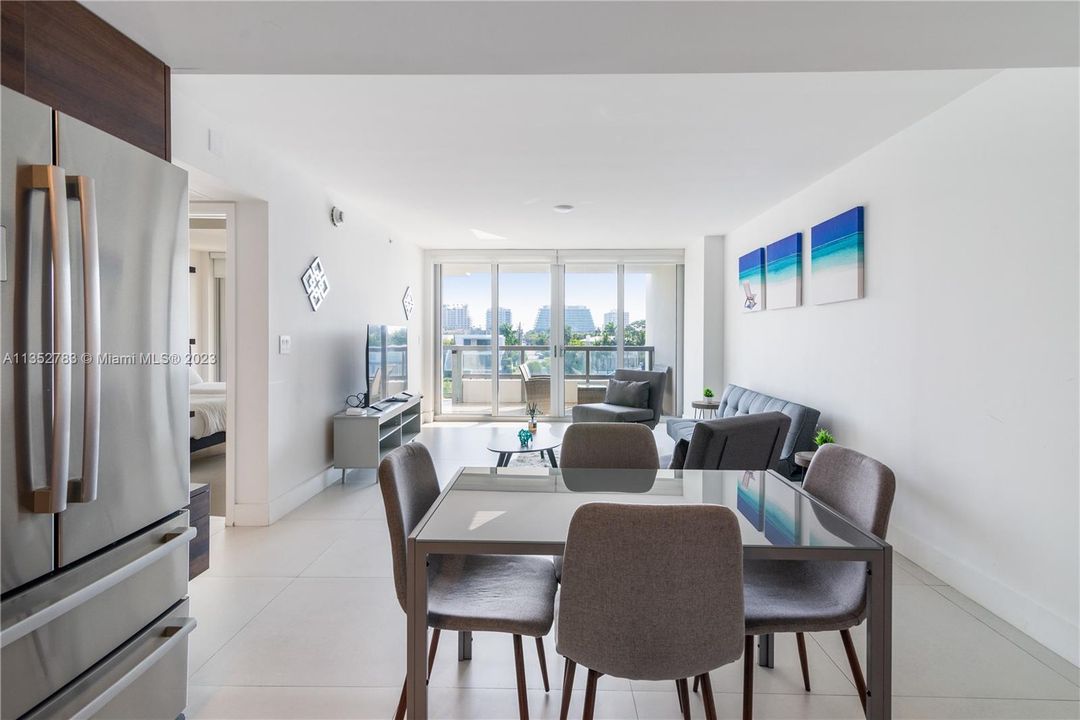 Recently Sold: $1,079,000 (2 beds, 2 baths, 1303 Square Feet)