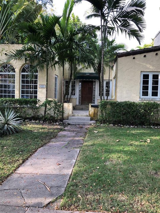 Recently Sold: $950,000 (2 beds, 2 baths, 1149 Square Feet)
