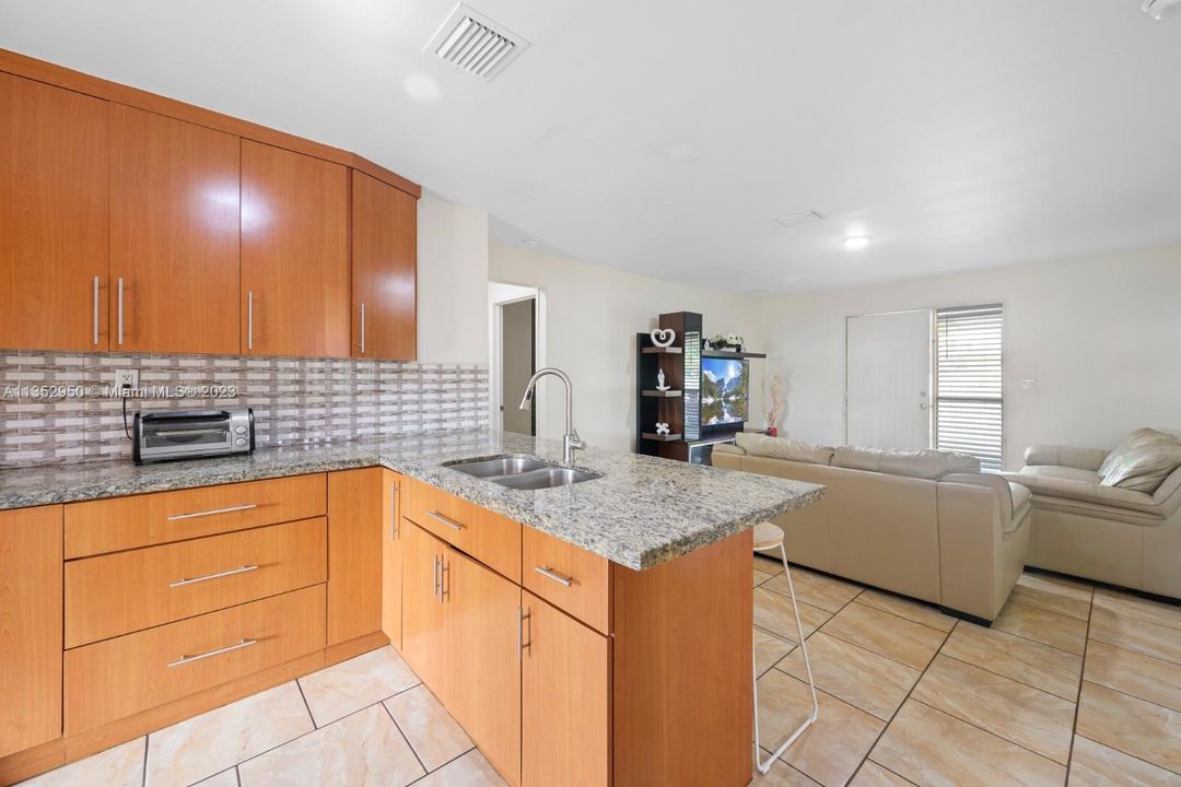 Recently Sold: $599,000 (5 beds, 3 baths, 1810 Square Feet)