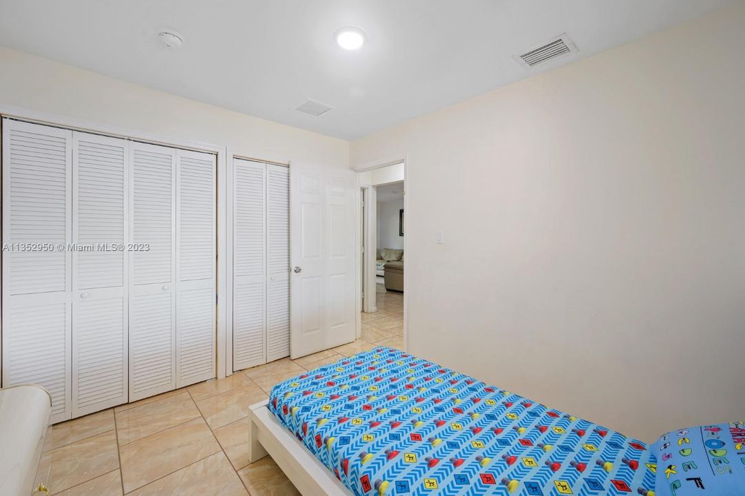 Recently Sold: $599,000 (5 beds, 3 baths, 1810 Square Feet)