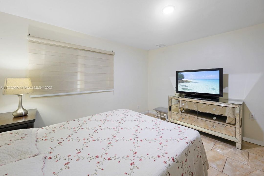 Recently Sold: $599,000 (5 beds, 3 baths, 1810 Square Feet)