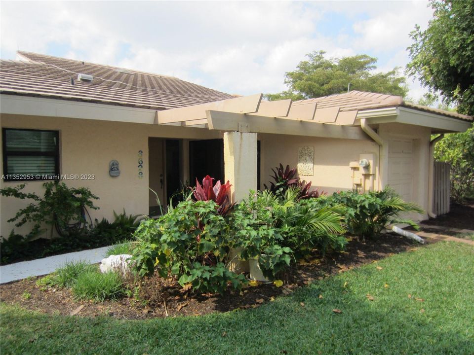 Recently Sold: $625,000 (2 beds, 2 baths, 1430 Square Feet)