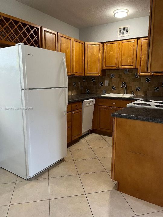 最近售出: $259,990 (2 贝兹, 1 浴室, 764 平方英尺)