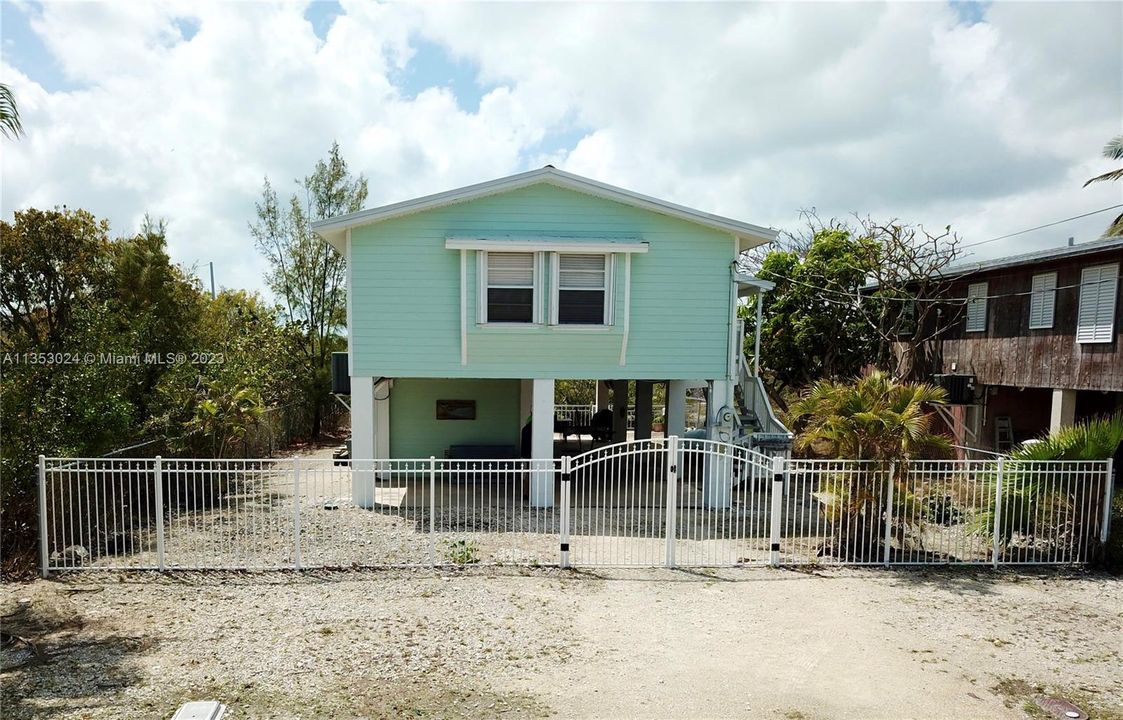 Recently Sold: $799,000 (2 beds, 2 baths, 932 Square Feet)