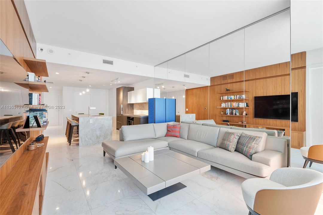 Recently Sold: $1,390,000 (2 beds, 3 baths, 1186 Square Feet)