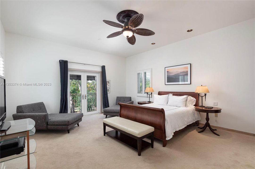 Recently Sold: $3,500,000 (4 beds, 3 baths, 3825 Square Feet)