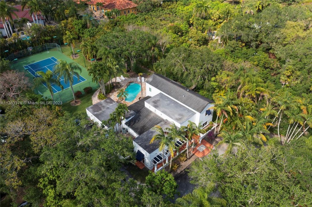 Recently Sold: $3,500,000 (4 beds, 3 baths, 3825 Square Feet)