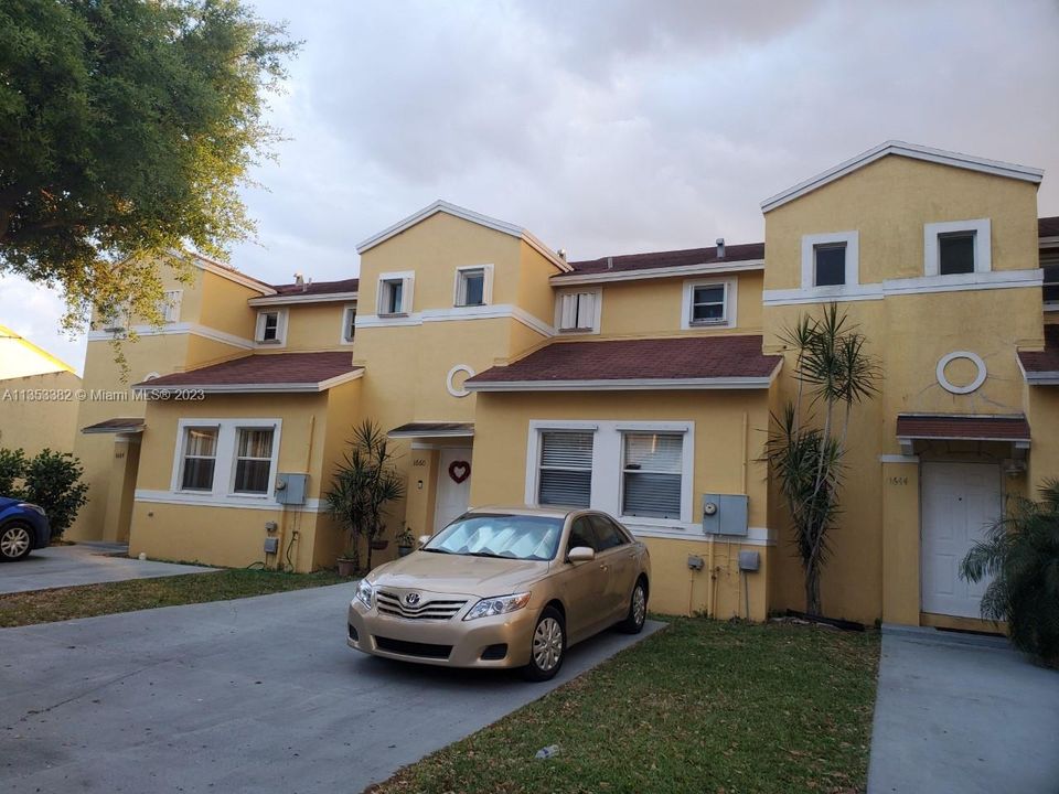 Recently Sold: $280,000 (3 beds, 2 baths, 1358 Square Feet)